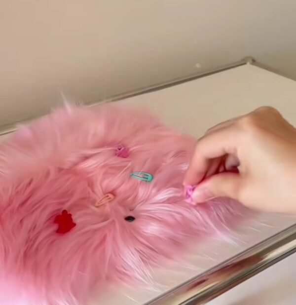 Pink tissue box with an elegant and luxurious long-haired dog design, ideal for living rooms or cars.