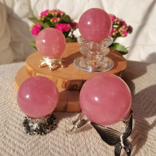 Natural Rose Quartz Sphere Hand Polished Ball 40–45 mm AAA+ 6-Ray Asterism Crystal Healing Divination Ball Crystal Energy Gifts for Couples Family Gifts 1 Piece
