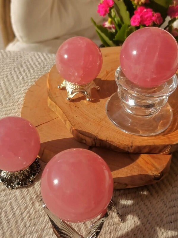 Natural Rose Quartz Sphere Hand Polished Ball 40–45 mm AAA+ 6-Ray Asterism Crystal Healing Divination Ball Crystal Energy Gifts for Couples Family Gifts 1 Piece