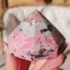 Rhodochrosite Diamond-shaped Peru Creamy pink Natural crystals Minerals Clusters of specimens Souvenirs Gifts for couples and friends Gifts for family