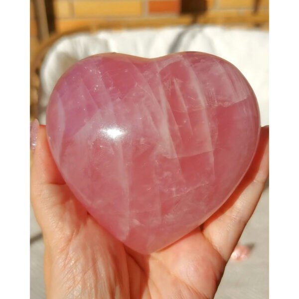 Natural rose quartz heart-shaped ornament from Madagascar Large Hand-polished Healing crystal divination Crystal energy Gifts for couples Gifts for family