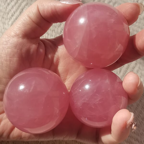 Natural Rose Quartz Sphere Hand Polished Ball 40–45 mm AAA+ 6-Ray Asterism Crystal Healing Divination Ball Crystal Energy Gifts for Couples Family Gifts 1 Piece