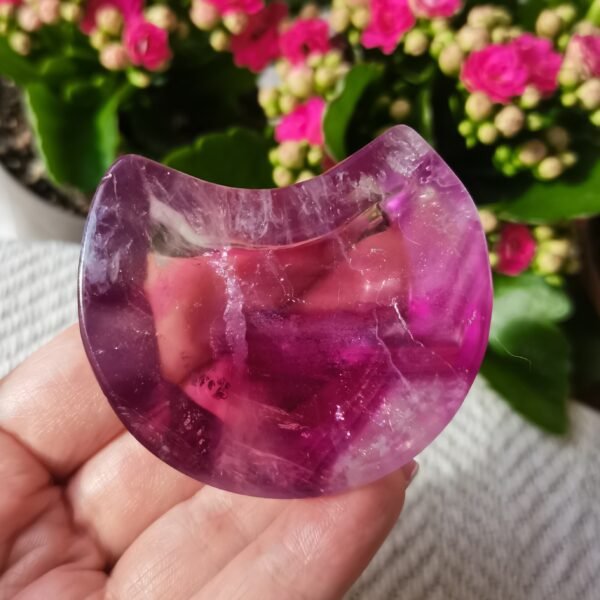 Half-moon shaped fluorite bowl Hand-carved crystal altar decoration Crystal violet fluorite flower cup Home decoration Gifts for couples Gifts for friends Gifts for family