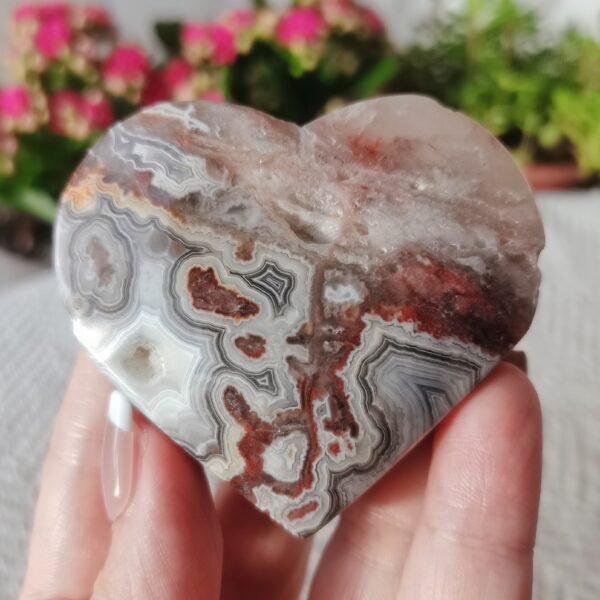 Crazy White Mexican Agate Hearts with Geode (Advanced Agatization) Mexican Agate Crystal Heart Carving Stone of Happiness Healing Crystal Energy Crystal Healing Home Decor Gifts for Couples Friend Family Gifts