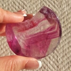Screenshot_20251130_220052_com.lemon.lv_edit_169465559262159 Half-moon shaped fluorite bowl Hand-carved crystal altar decoration Crystal violet fluorite flower cup Home decoration Gifts for couples Gifts for friends Gifts for family