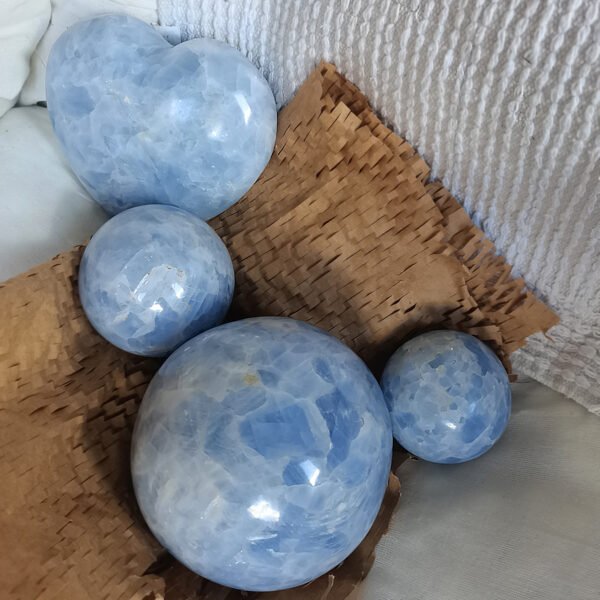 Corazón de cristal de celestita natural Grande Corazón pulido a mano Corazón de celestita azul Cristal para meditación Decoración del hogar Regalos para parejas amigo Regalos para la familia