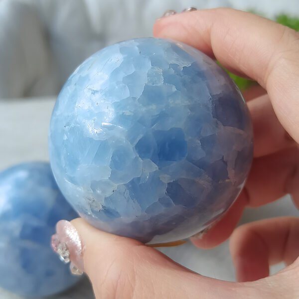 Esfera de cristal de celestita natural Esfera de cristal pulida a mano Bola de celestita azul Bola de cristal para meditación Decoración del hogar Regalos para parejas amigo Regalos para la familia
