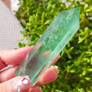 Natural green fluorite obelisk Quartz crystal tower Reiki healing Crystal wand tip Crystal energy Home decor Gifts for couples and friends Gifts for family