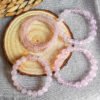 Pulsera de cuarzo rosa de Madagascar-Tono rosa lavanda-Acabado translúcido-Chakra del Corazón-Regalos para parejas amigo familia