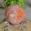 Bola de ágata rosa natural con geoda brillante · Esfera decorativa con base metálica · Crystal home decor y colección