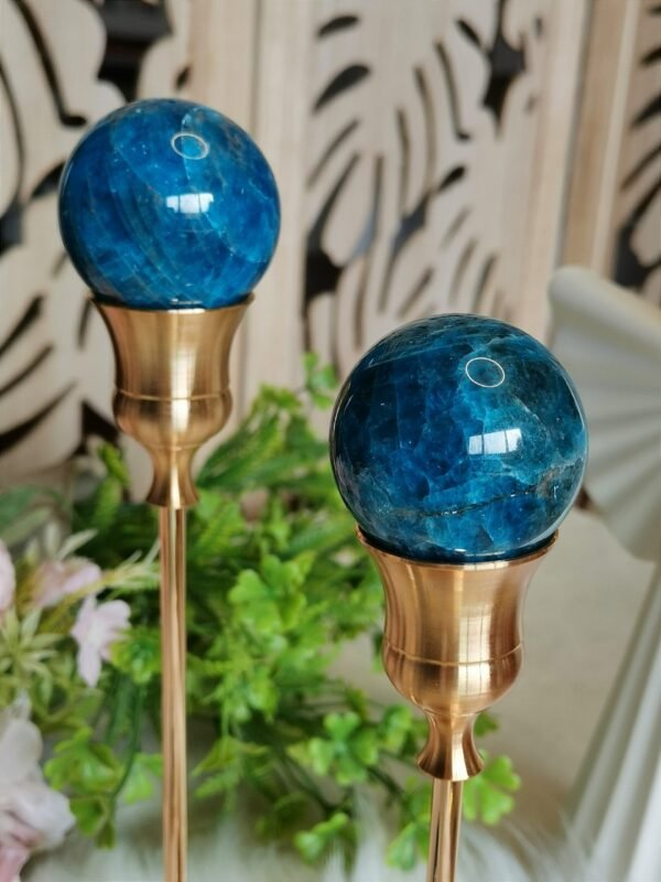 Esfera de Apatita Azul Natural con Brillo Intenso · Blue Apatite Sphere · Decoración Hogar Meditación Chakra Garganta Colección