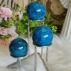 Esfera de Apatita Azul Natural con Brillo Intenso · Blue Apatite Sphere · Decoración Hogar Meditación Chakra Garganta Colección