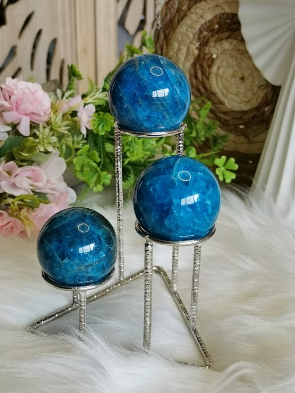 Esfera de Apatita Azul Natural con Brillo Intenso · Blue Apatite Sphere · Decoración Hogar Meditación Chakra Garganta Colección