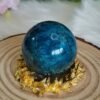 Esfera de Apatita Azul Natural con Brillo Intenso · Blue Apatite Sphere · Decoración Hogar Meditación Chakra Garganta Colección