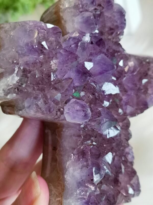 Ángel de ágata con drusa de amatista natural – Decoración espiritual, pieza de colección