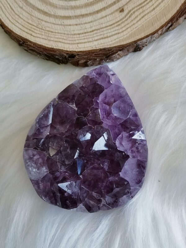 Geoda de Amatista en forma de gota