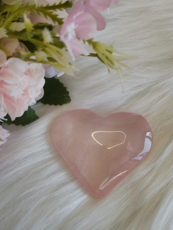 Corazón de cuarzo rosa natural