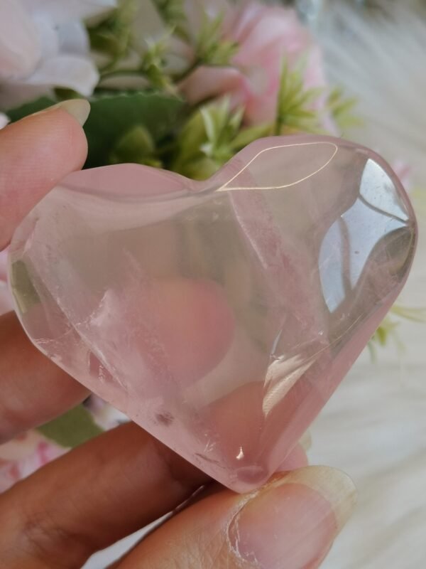 Corazón de cuarzo rosa natural