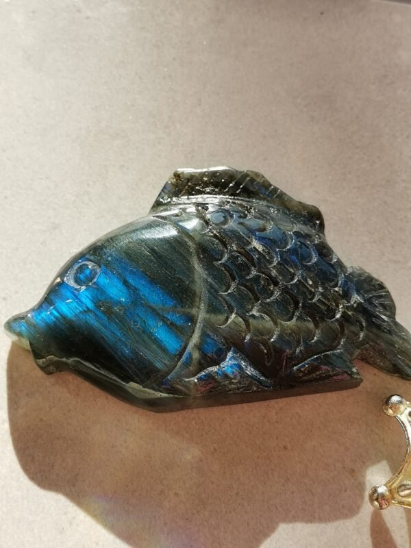 Pez tallado en labradorita natural