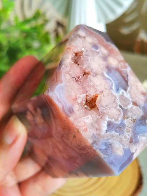 oznorCO Natural Polished Blue Sakura Agate · Display Stone with Pink Druse · Multifaceted Decorative Collectible Piece