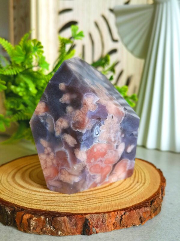 oznorCO Natural Polished Blue Sakura Agate · Display Stone with Pink Druse · Multifaceted Decorative Collectible Piece