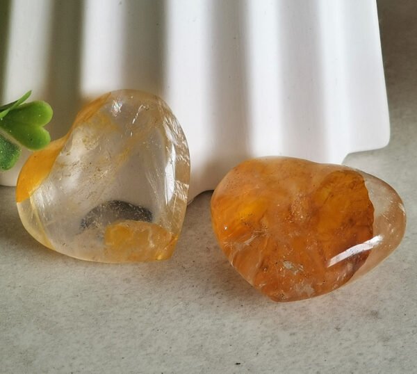 Natural Yellow Garden Quartz Heart · Clear Crystal with Inclusions · Collectible and Energy Decorative Piece