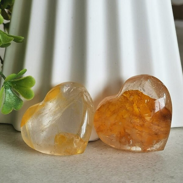 Natural Yellow Garden Quartz Heart · Clear Crystal with Inclusions · Collectible and Energy Decorative Piece
