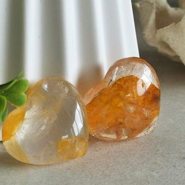 Natural Yellow Garden Quartz Heart · Clear Crystal with Inclusions · Collectible and Energy Decorative Piece