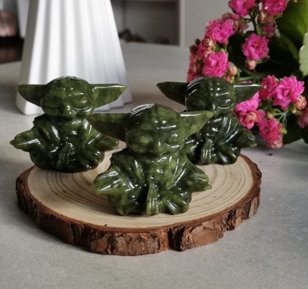 oznorCO Yoda figure in natural green stone · Home decoration · Hand-carved sculpture · Unique collector's item