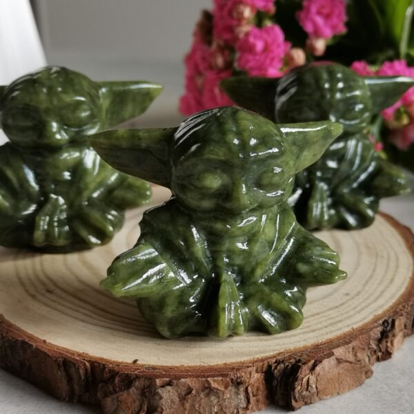 oznorCO Yoda figure in natural green stone · Home decoration · Hand-carved sculpture · Unique collector's item