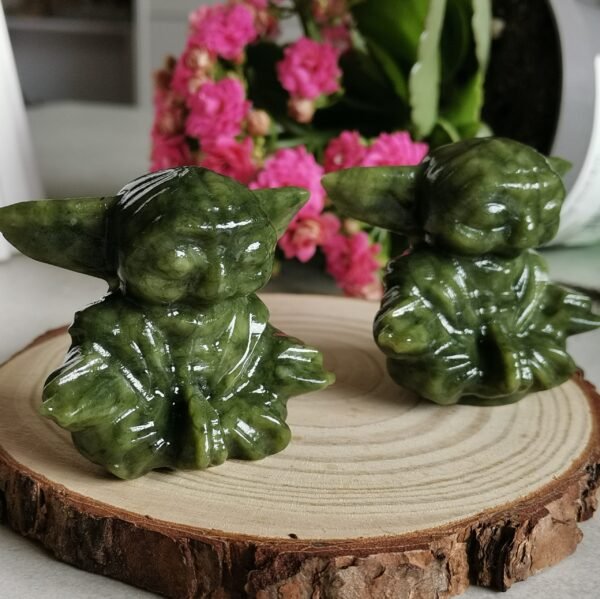 oznorCO Yoda figure in natural green stone · Home decoration · Hand-carved sculpture · Unique collector's item