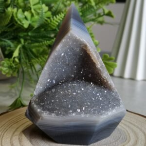 oznorCO Natural quartz pyramid with geode · Home decoration · Meditation and healing crystal