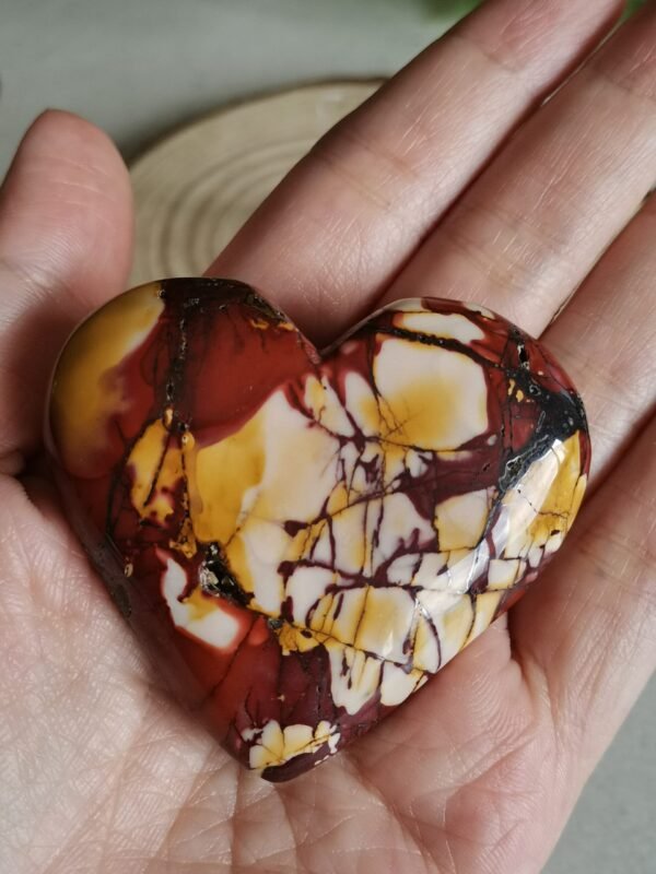 mmexport1770802271836 Corazón/Piedra de Palma de Jaspe Multicolor Natural · Rojo y Amarillo Intenso · Decoración Crystal Home Decor y Colección