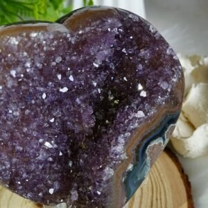 Corazón de amatista drusa con ágata natural