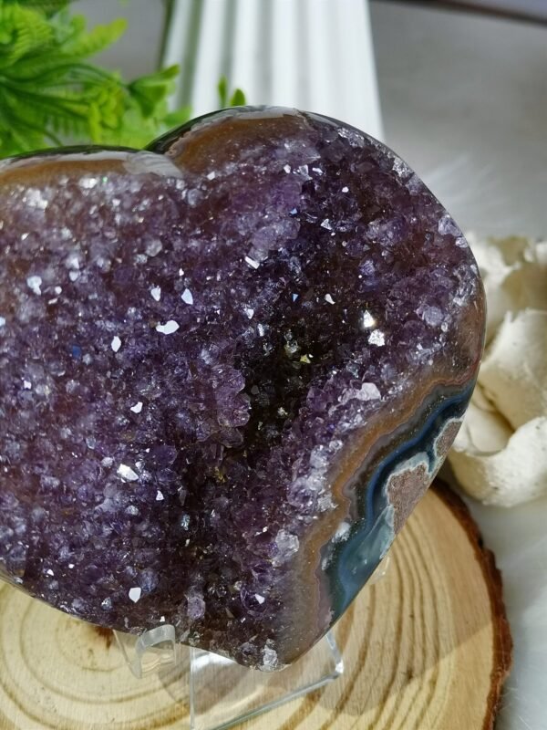 Corazón de amatista drusa con ágata natural