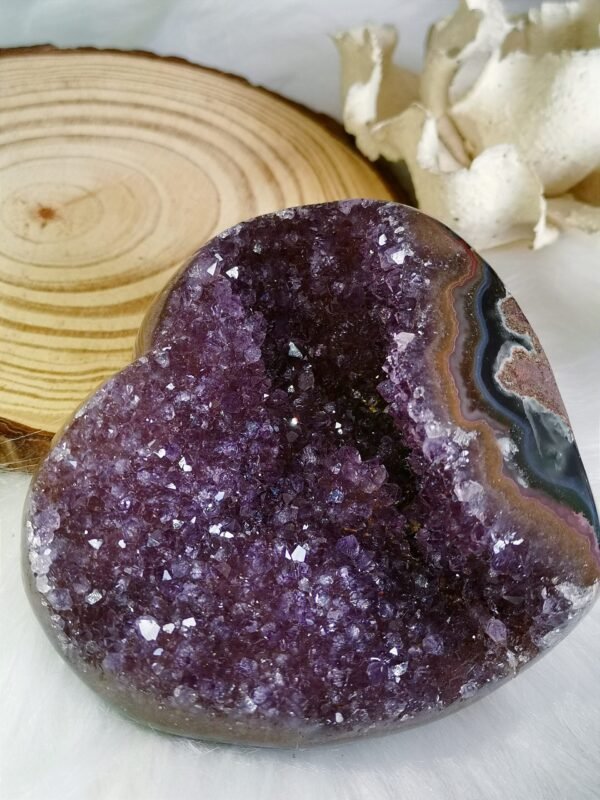 Corazón de amatista drusa con ágata natural