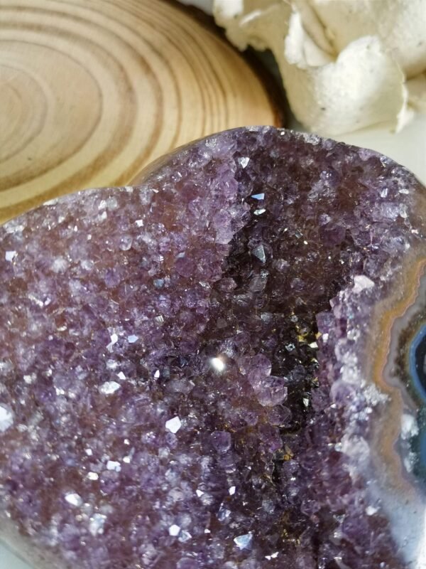 Corazón de amatista drusa con ágata natural