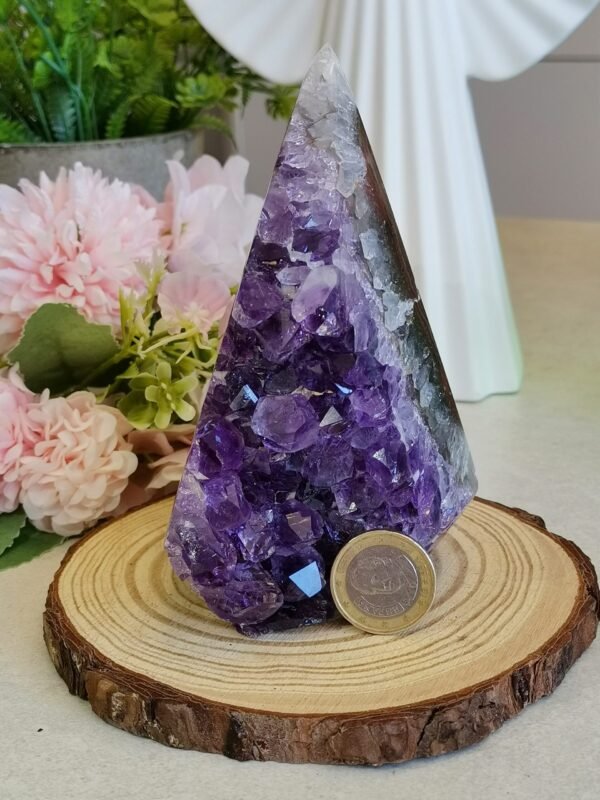 Natural amethyst in a pyramid shape - Six-sided solid