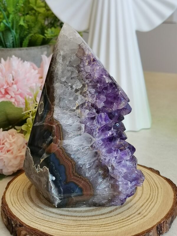 Natural amethyst in a pyramid shape - Six-sided solid