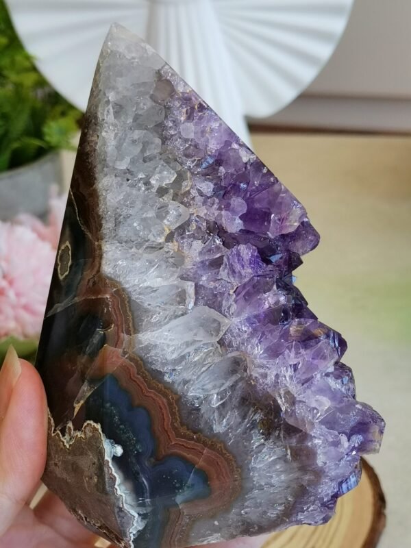 Natural amethyst in a pyramid shape - Six-sided solid