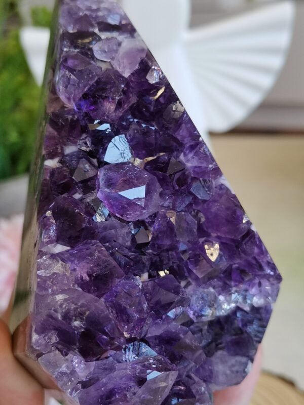 Natural amethyst in a pyramid shape - Six-sided solid