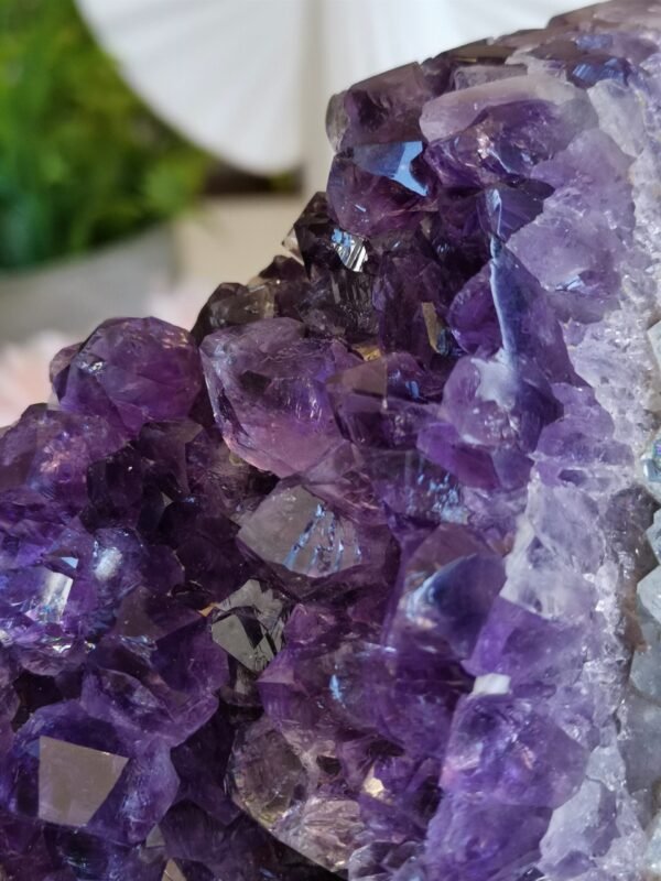 Natural amethyst in a pyramid shape - Six-sided solid