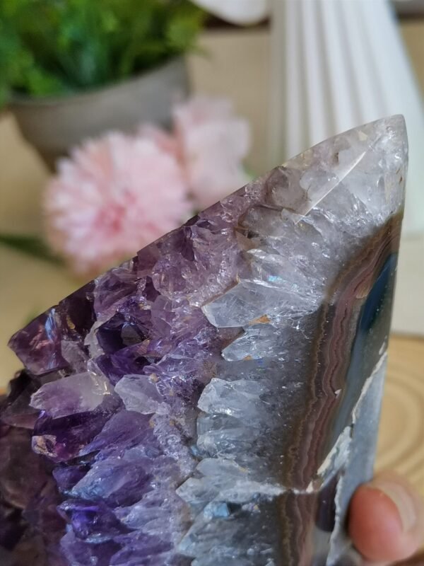 Natural amethyst in a pyramid shape - Six-sided solid