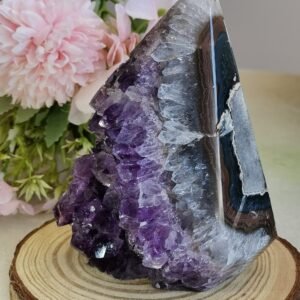Natural amethyst in a pyramid shape - Six-sided solid