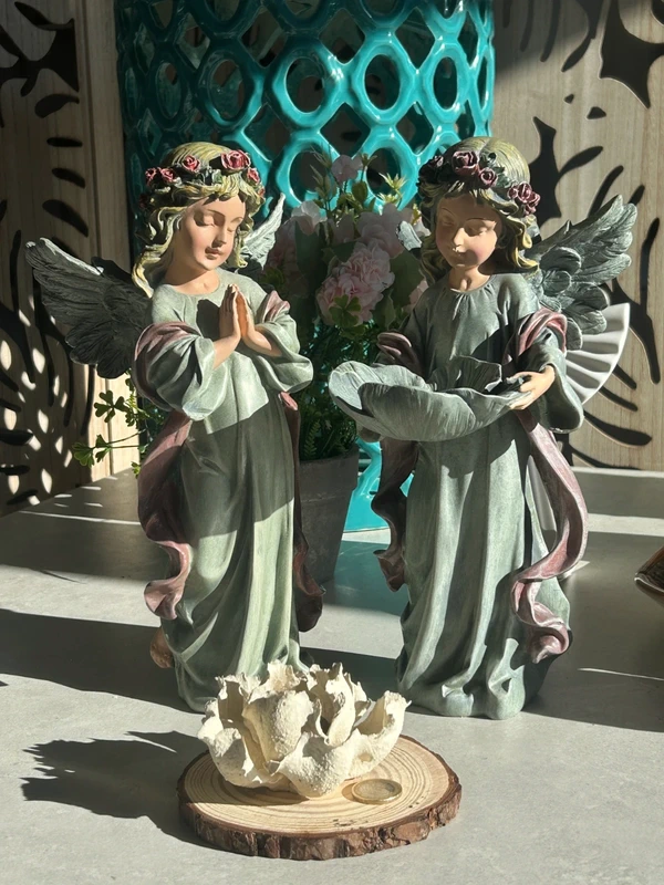 Pareja de ángeles decorativos con alas 31 cm