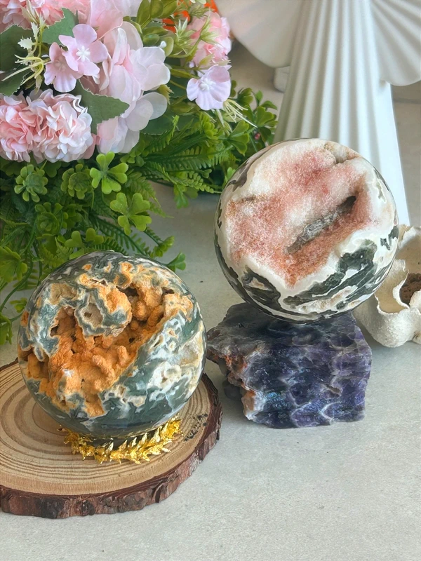 Esfera de ágata musgo con gran cavidad druzy