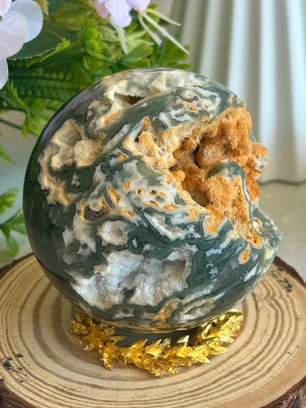 Esfera de ágata musgo con gran cavidad druzy