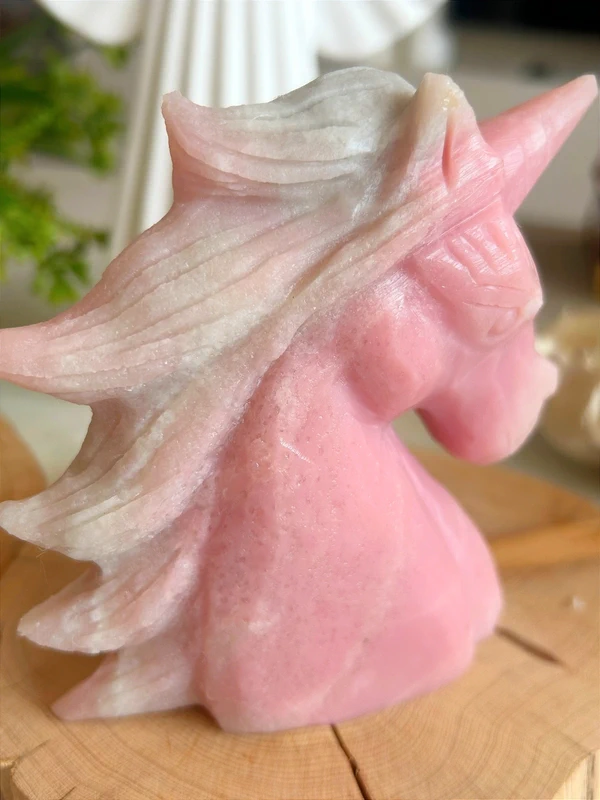 Unicornio de ópalo rosa natural
