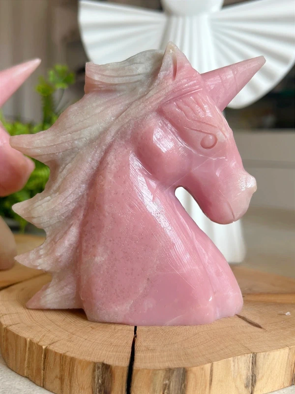 Unicornio de ópalo rosa natural