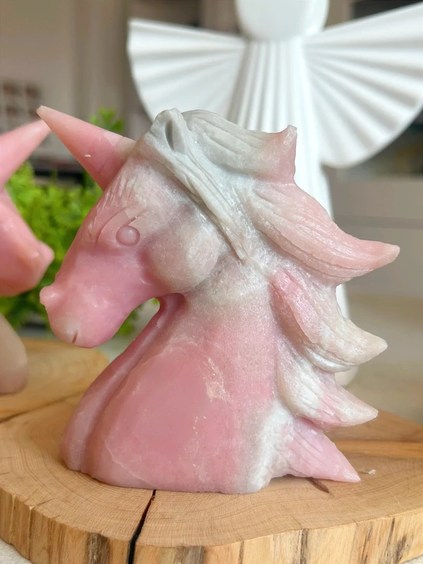 Unicornio de ópalo rosa natural